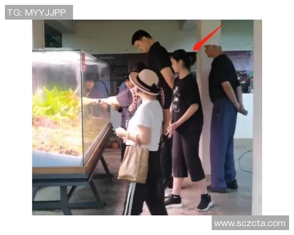 机场偶遇姚明女儿引发关注网友热议明星家庭生活与成长经历